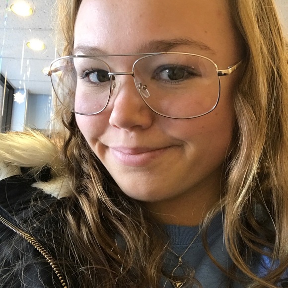 Meet your Posher, Brenna - Picture 1 of 1